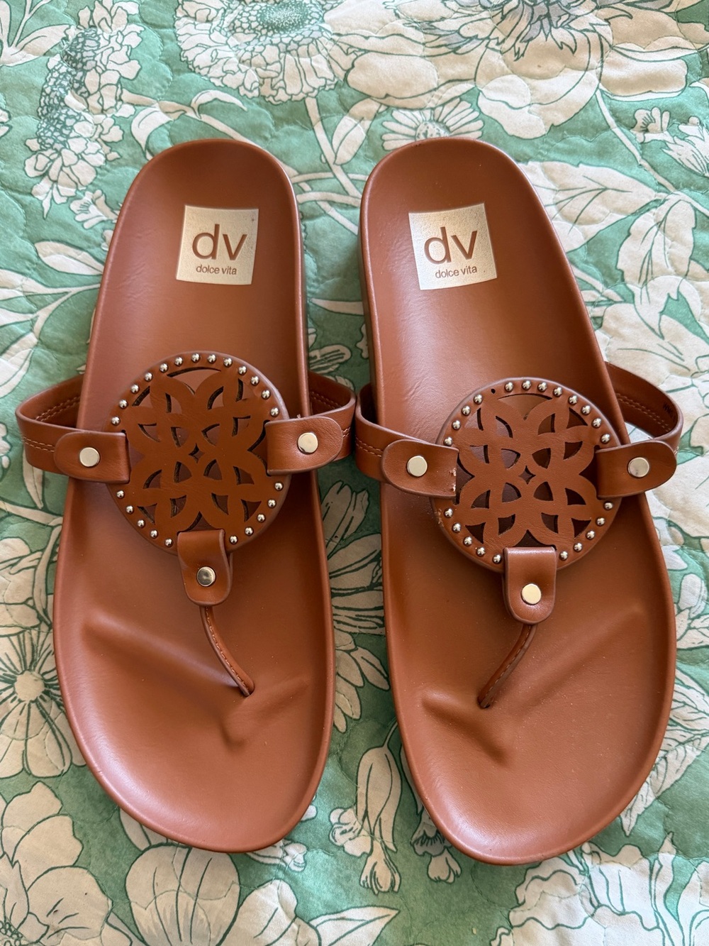 DV Dolce Vita Pandora thong sandals 8